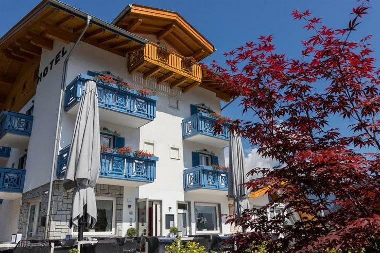 Hotel Milano Tione di Trento Exteriör bild
